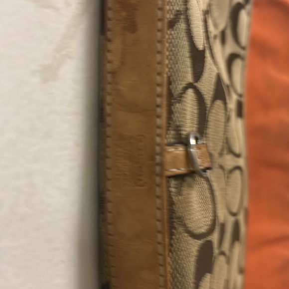 Coach vintage bag from ‘02. Good condition a few wear marks. Canvas and leather - Picture 5 of 7